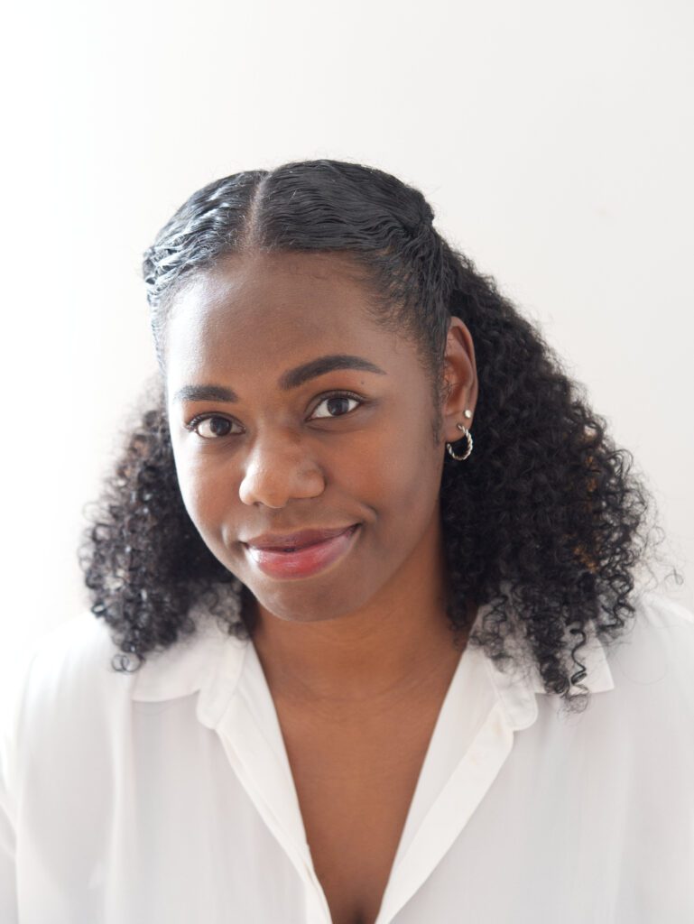 Clothes anxiety? What to Wear for Headshots (with Checklist) Example of what to wear for headshots: wearing a white shirt on a white background